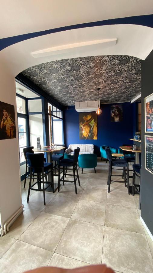 Hotel Restaurant La Place Saint-Amand-Mont-Rond Exterior foto